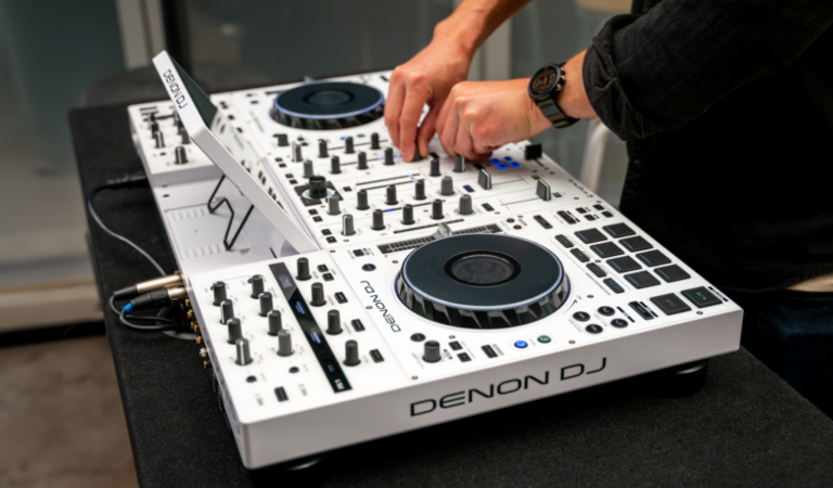 Nuevo DENON DJ PRIME 4+ WHITE Special Edition
