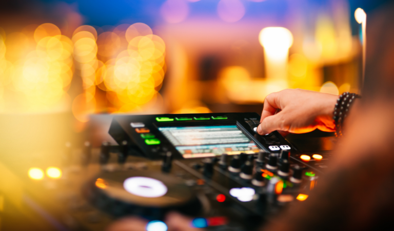 ¿Cómo Monetizar tu Carrera como DJ y Vivir de la Música?