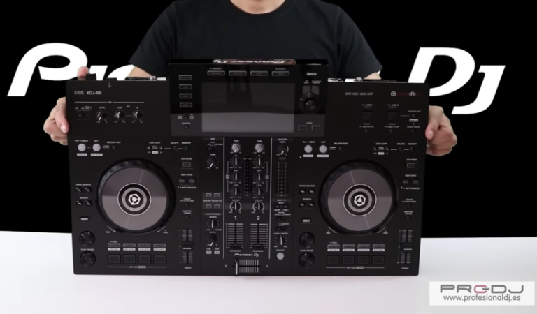 PIONEER DJ XDJ-RR vs DENON DJ SC LIVE 4