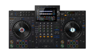 Denon DJ PRIME 4+ vs Alphatheta XDJ-AZ: ¿Cuál es el mejor controlador DJ All in One?